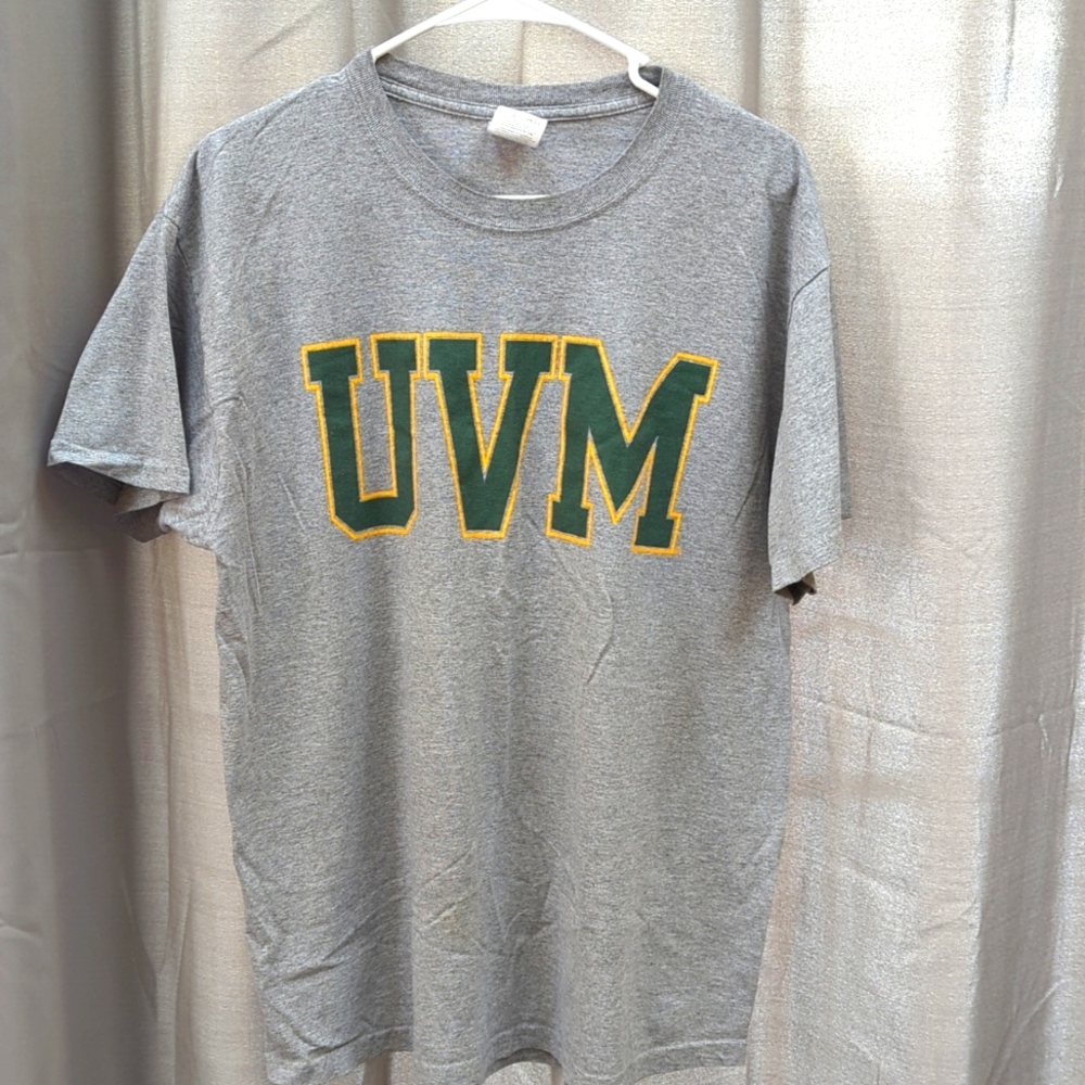 Size large gray UVM University of Vermont t-shirt men's or women's unisex